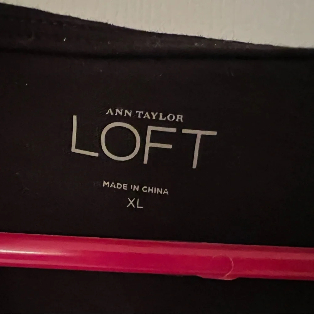Woman’s Ann Taylor Loft Sleeveless Top - Picture 4 of 7